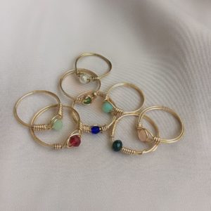 anillo con piedra natural